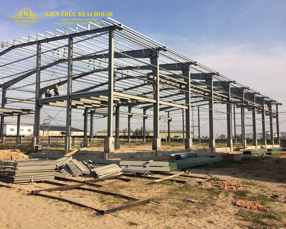 Cac-yeu-to-anh-huong-den-gia-thi-cong-nha-xuong-1-realhouse