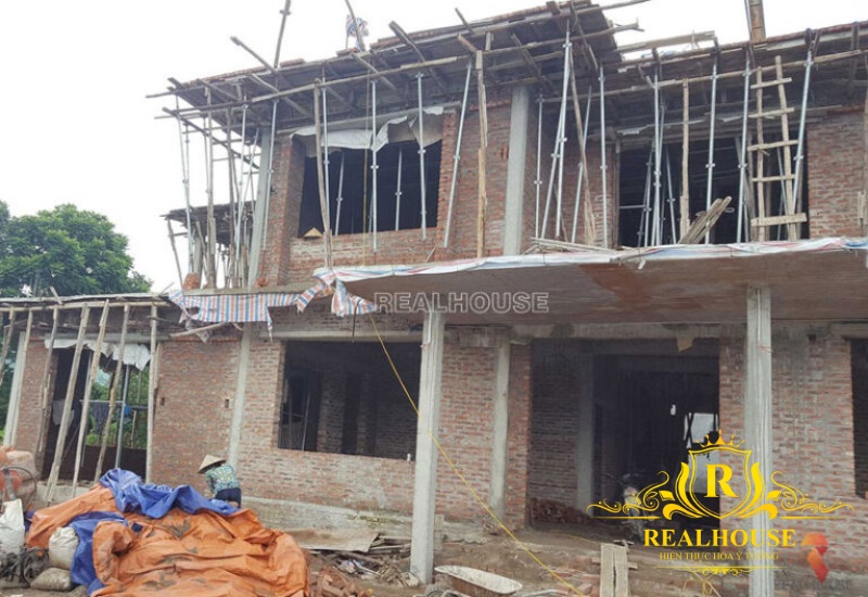 Thi-cong-biet-thu-2-tang-hien-dai-cua-ong-giap-o-hoa-binh-realhouse-1