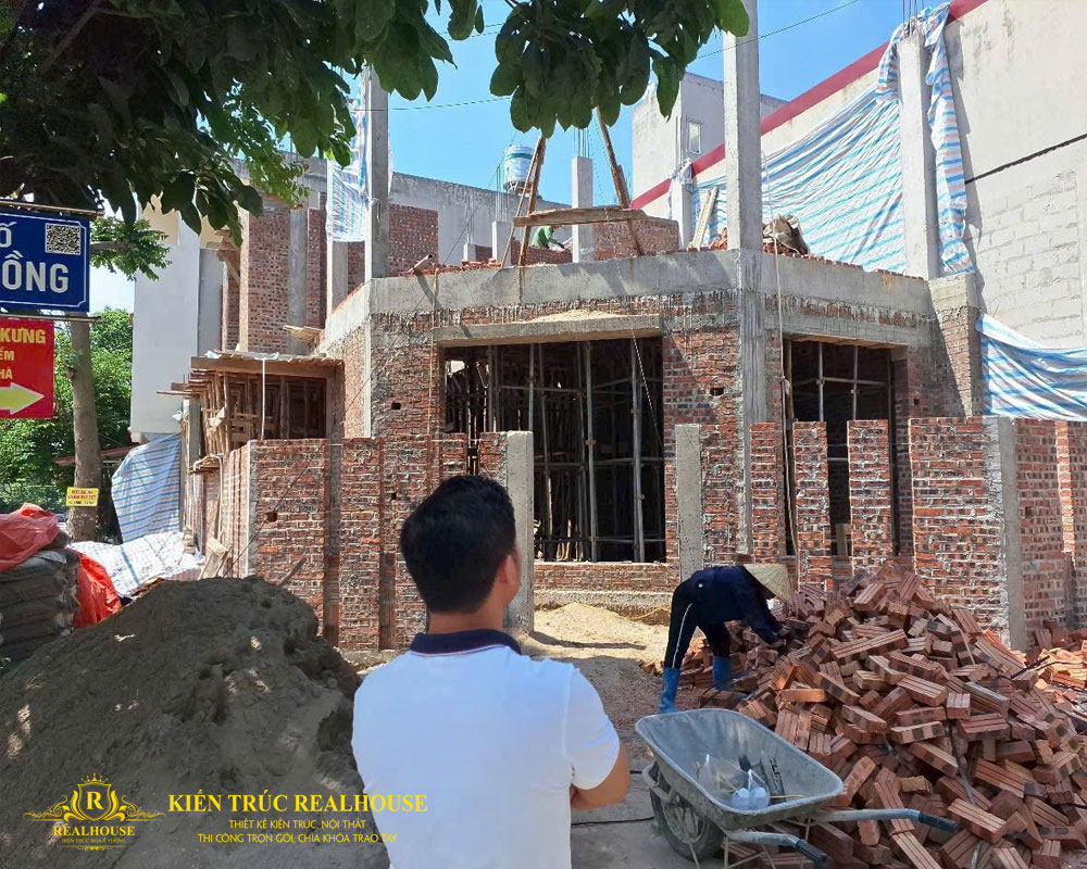 Kinh-nghiem-chon-gia-nhan-cong-phan-tho-hop-ly-realhouse