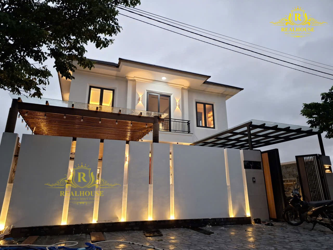 Nhung-hinh-anh-thuc-te-cua-du-an-biet-thu-hien-dai-2-tang-ma-real-house-thuc-hien-4-realhouse