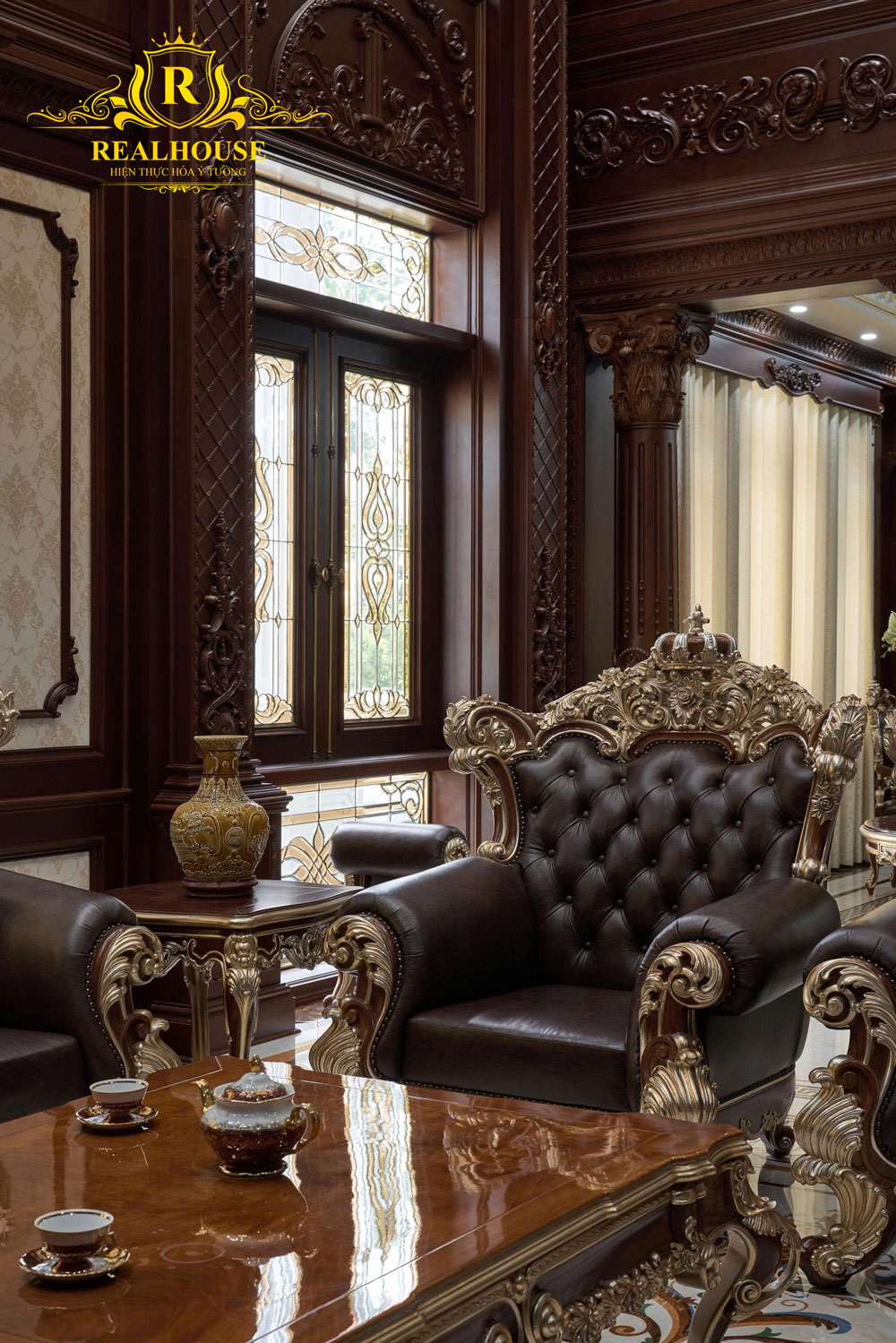 Thiet-ke-phong-khach-thong-tang-rong-thoang-an-tuong-1-realhouse