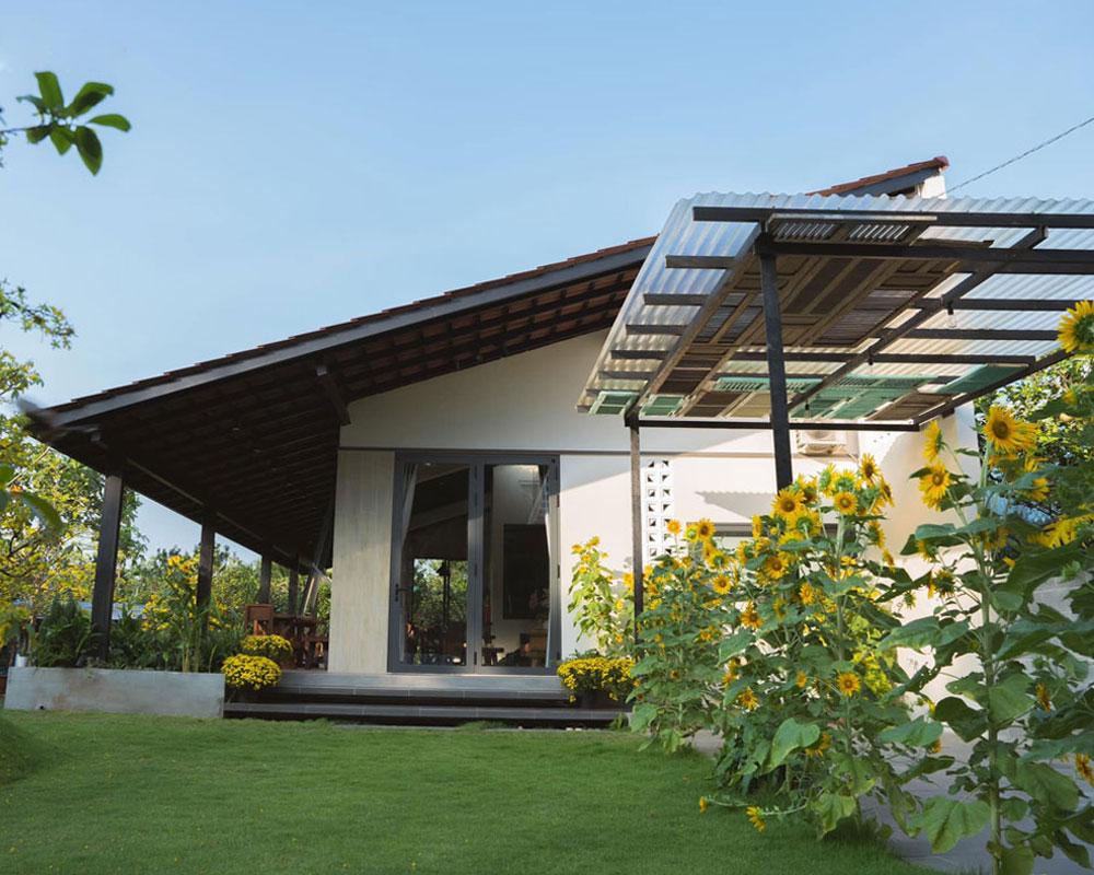 Xu-huong-thiet-ke-nha-cap-4-san-vuon-o-giua-realhouse