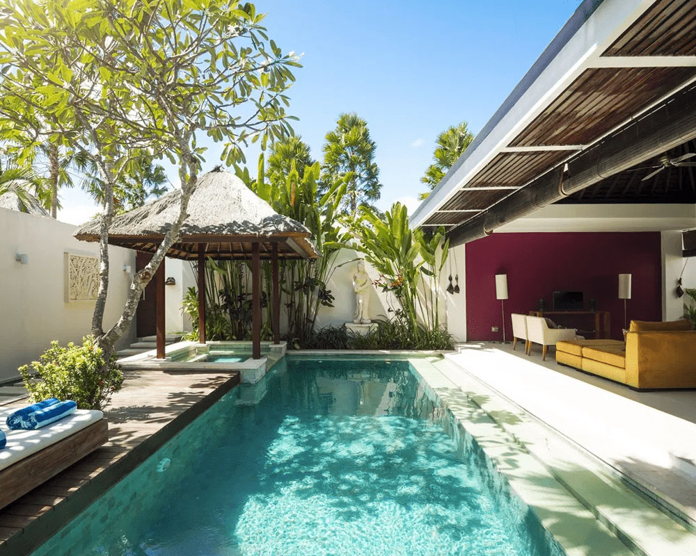 Biet-thu-co-ho-boi-trong-nha-realhouse