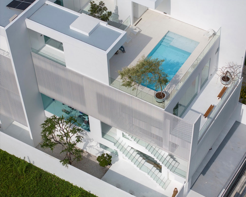 Biet-thu-hien-dai-co-ho-boi-realhouse